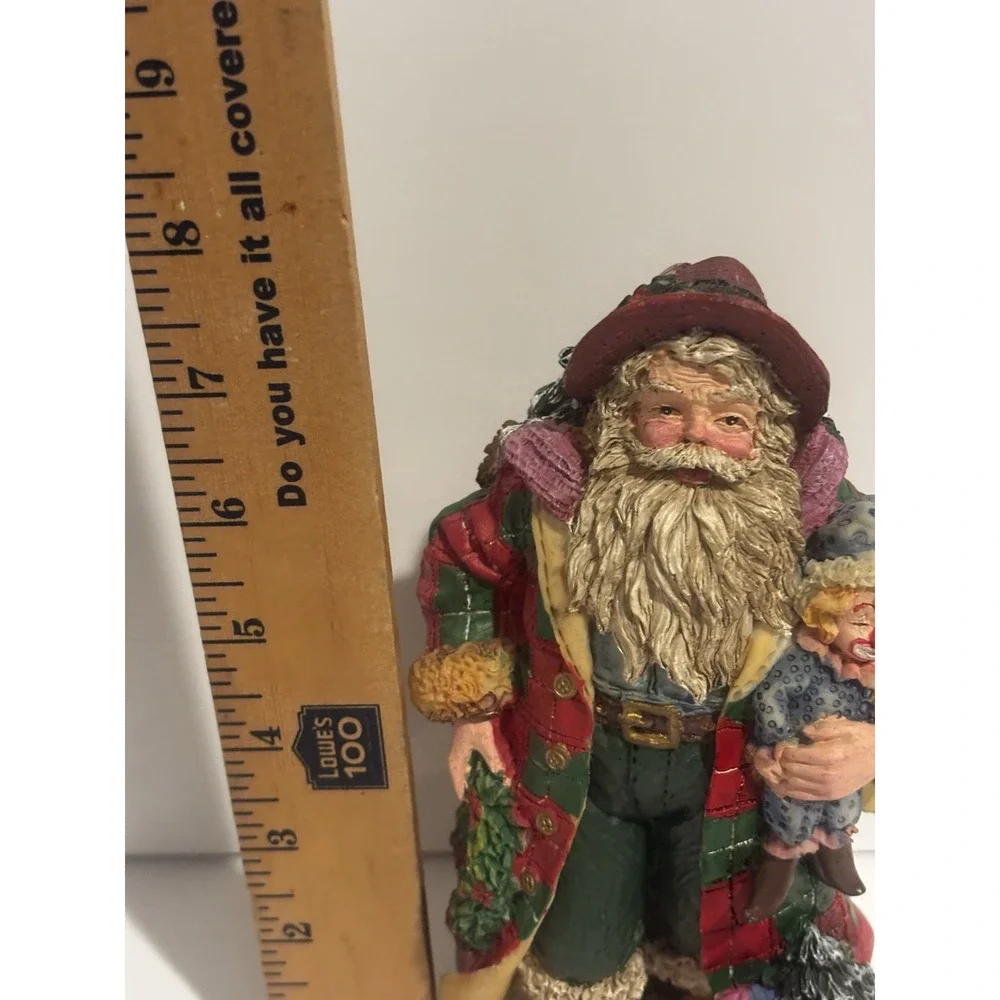 Yuletide Traditions Resin Santa Claus Figurine Patchwork 8
